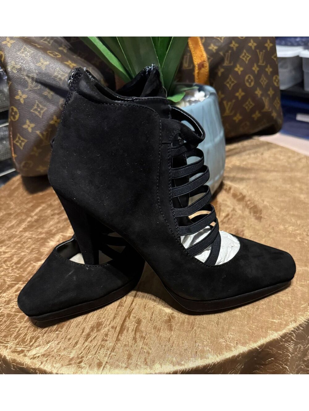 Tahari Suede Ankle Boots Zipper Back (Black) W-8